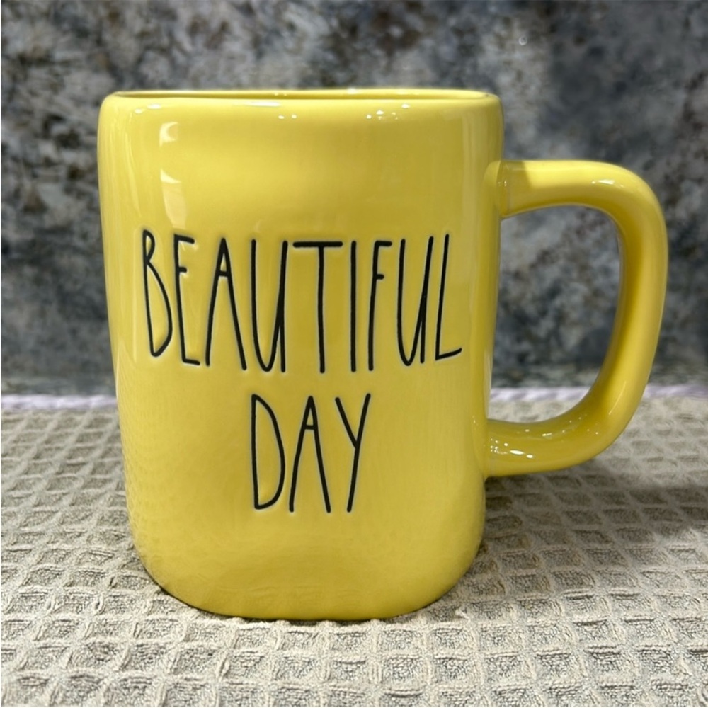 NWT Rae Dunn “BEAUTIFUL DAY” 16 oz Mug